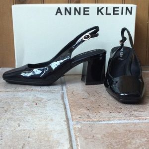 Anne Klein Black Patent Square Toe Shoes Size 7.5